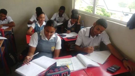 Rentrée scolaire 2020 : pagaille dans le secondaire avec le transfert des enseignants