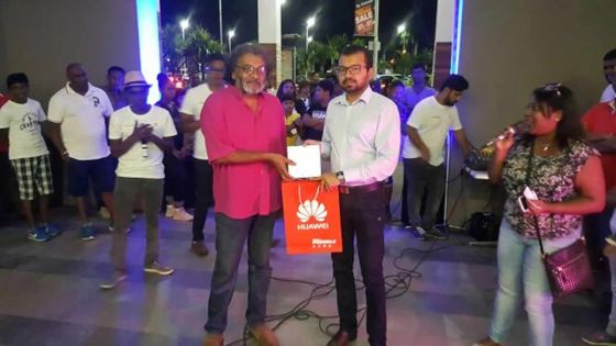 Le logo de Naden Manikam primé