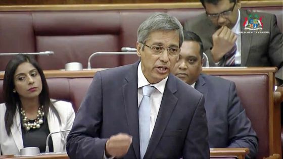 Débats budgétaires - Xavier-Luc Duval : «Nous mettons notre roupie en danger»