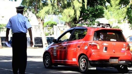 Aux Casernes à Curepipe - Tests de conduite : candidats et moniteurs grincent des dents