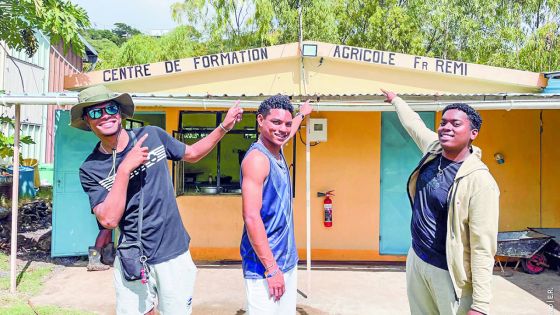 Deba Klima Sezon 3 organisé par la MCB et le Rajiv Gandhi Science Centre : les champions du collège de la Confiance… à Rodrigues