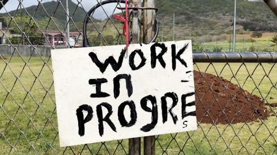 Quatre-Sœurs : le portail d’un terrain de foot soudé, l’inauguration annulée