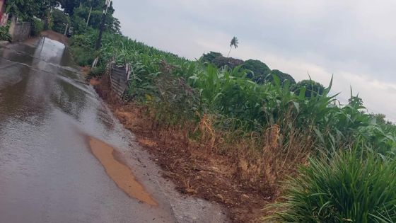  À Pont Praslin, Pamplemousses : l’eau fuit toujours après la plainte à la CWA