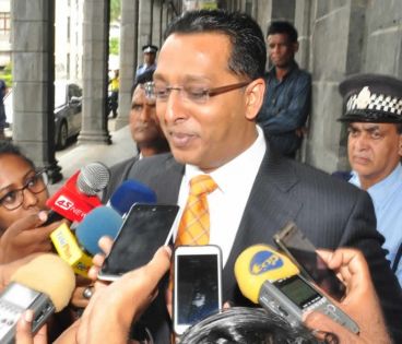 Clash avec Vishnu Lutchmeenaraidoo: Roshi Bhadain en appelle à la « responsabilité collective »