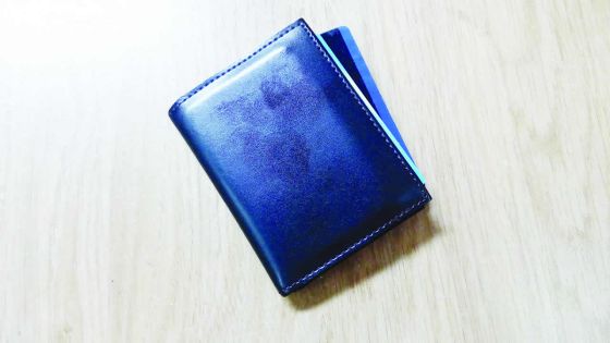 Alors que sa carte bancaire est en sa possession : Rs 25 000 disparaissent de son compte