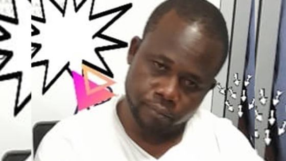 Arrêté à l’aéroport de Plaisance : l’examen UV confirme que le Camerounais comptait imprimer de faux dollars