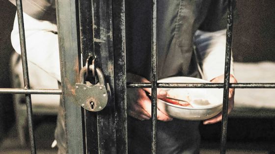 Ces jeunes que la société pousse derrière les barreaux