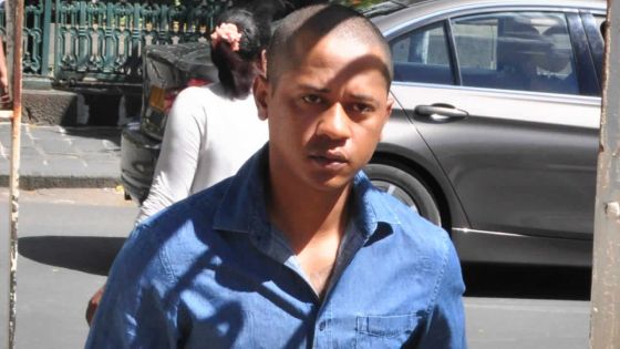 Certains hauts gradés ne sont pas soumis à des fouilles à la prison : Le gardien Lalande confirme les propos de Peroomal Veeren