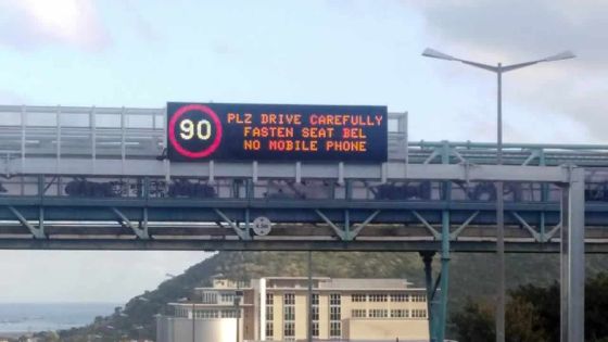 Transport : des panneaux lumineux surplombent l’autoroute