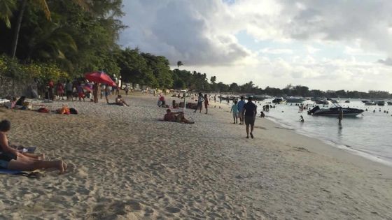Au large de Trou-aux-Biches : un bateau de pêche chavire