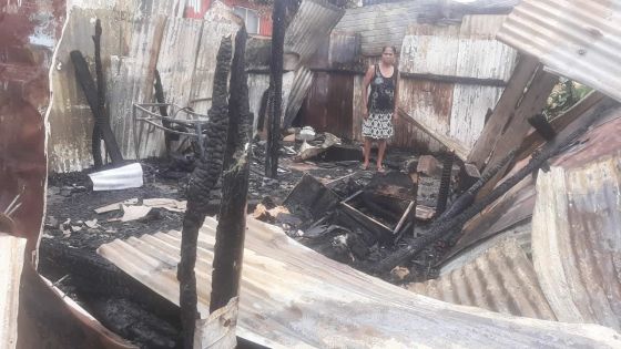 Leur maison ayant été ravagée par un incendie : une mère et sa fille lancent un appel à l’aide