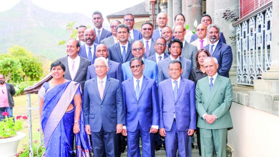 Un gouvernement rajeuni : 75 % des ministres ont moins de 60 ans