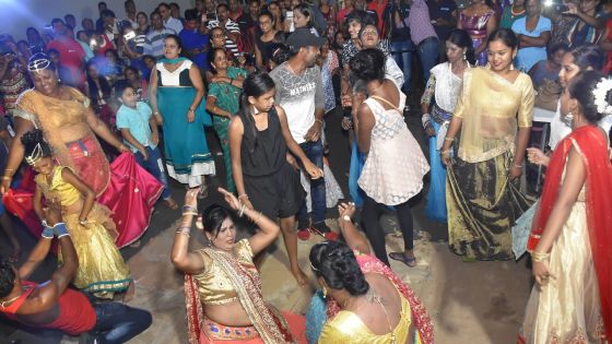 Finale Gamat dan vilaz à Triolet : Kavita Geet Gawai Bhojpuri Group et Bindya Hanadou les gagnants