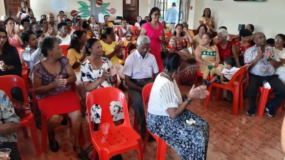 Fête de fin d’année - Seniors Citizens Association - À L’Escalier : la tête dans la fête chez les seniors