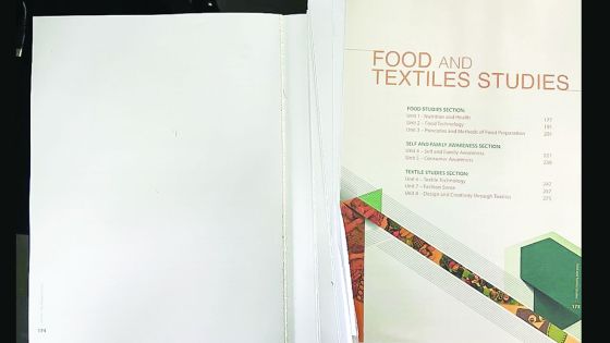 Manuels gratuits : des livres en mauvais état distribués