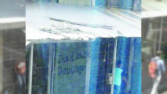 Débris à la gare Victoria : attention danger !