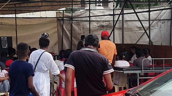 COVID-19 : le plus grand nombre de cas positifs enregistrés en cinq mois