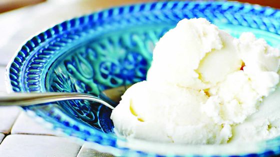 Prétextant que sa fille a avalé une lame : il soutire Rs 100000 à un fabricant de glaces