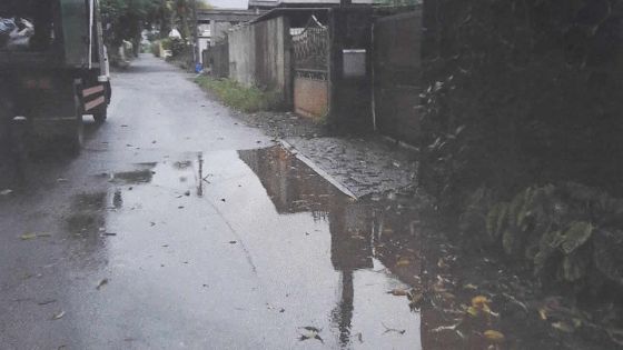 Pamplemousses : l’eau tient une famille en otage