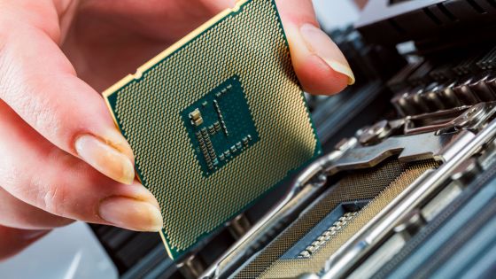 Cybersécurité : deux failles impactent les processeurs Intel et WhatsApp