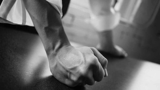 Dans un hôpital : un patient allègue avoir été agressé par un infirmier