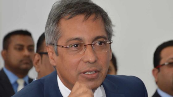 Xavier-Luc Duval : «Le gouvernement veut recomposer sa majorité de trois quarts»