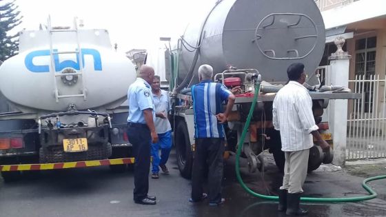 À Curepipe : le remplacement des tuyaux prive les habitants d’eau