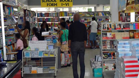 Vente au détail des manuels scolaires du secondaire : les éditeurs appelés à ne plus imposer de prix aux libraires