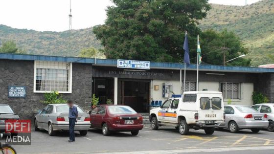 Vol d’ordinateur : une famille réclame des dommages au commissaire de police et à l’État