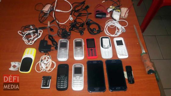 ‘Crack down’ à la prison : des détenus transférés et des portables au décryptage