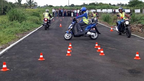 Moto-écoles : la difficulté des examens de conduite contestée