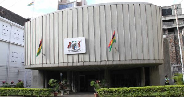 Rentrée parlementaire : la course ouverte pour deux postes de PPS