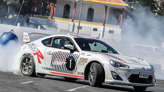 Red Bull Car Park Drift : drift et moto trial au Champ-de-Mars