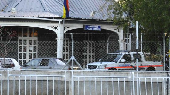 Arrestation et détention : réclamation de Rs 500 000 de dommages à l’État et au CP