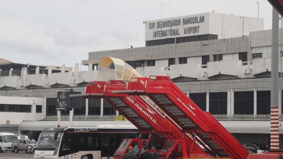Un ancien directeur de banque réclame des dommages après son arrestation 