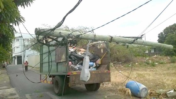 Un pylône du CEB s’écroule sur une benne à Ste-Croix