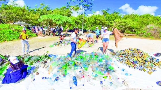 BlueLife Limited et Azuri Ocean & Golf Village : une Clean Walk pour moins de déchets