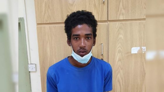 Un marchand de masques arrêté pour vol