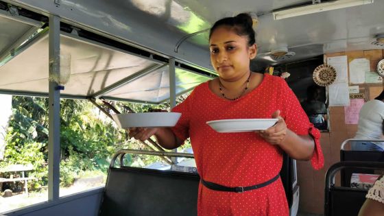 Le BUS SNACK de Mala : un bijou à Baie-du-Cap 