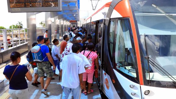 Presque un mois après le lancement du Metro Express : entre curiosité et embouteillages 