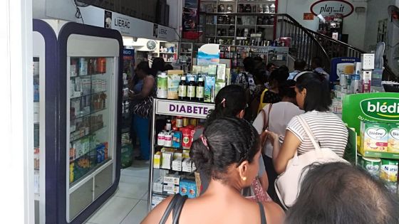 Pharmacies : masques, gants, gels hydro alcooliques et  antidouleurs parmi les produits les plus prisés