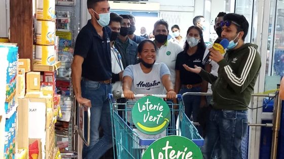 «Rempli to caddie» par Radio Plus : Babita Jugnarain repart avec un caddie d’une valeur de Rs 6 573