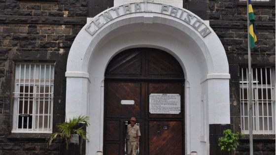 Complot en prison pour commettre une escroquerie : un homme de 51 ans écope  d’une amende de Rs 75.000