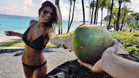 Laury Thilleman en vacances à Maurice