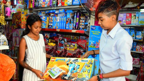 Noël : drones et smartphones voisinent avec jouets traditionnels