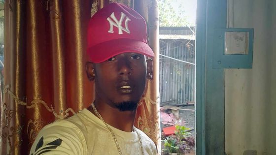 En allant déposer une proche : un jeune de 22 ans meurt après avoir terminé sa course dans un caniveau