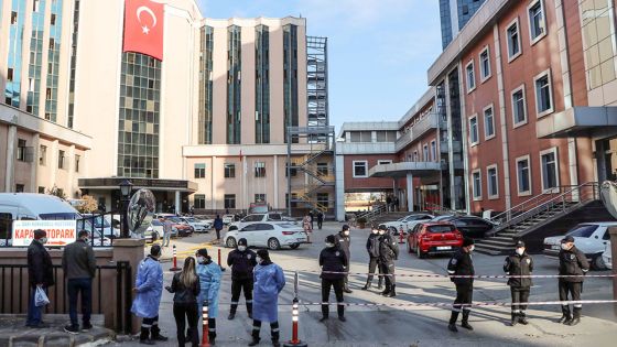 Turquie: un incendie éclaté dans le service Covid-19 d'un hôpital fait neuf morts