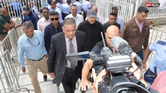 [En images] Affaire Reward Money : comparution de l'ancien CP Dip 