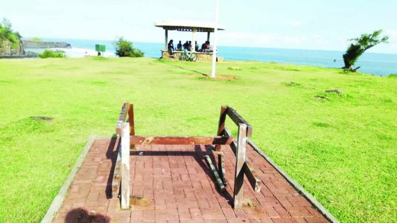 Les kiosques de Gris-Gris demandent réparation