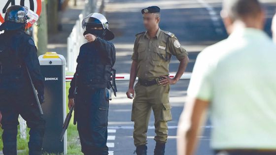 Mutinerie à la prison de Beau-Bassin : 17 gardiens blessés, des dossiers brûlés et une évasion massive évitée